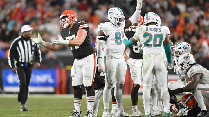 Browns vs. Dolphins predictions, picks, odds: Who wins NFL Week 7 game?