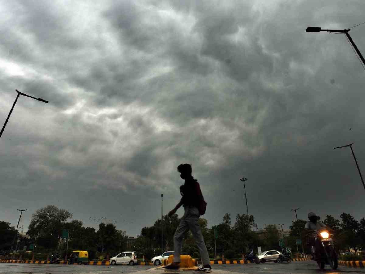 Delhi weather: Cloudy sky in city; air quality satisfactory