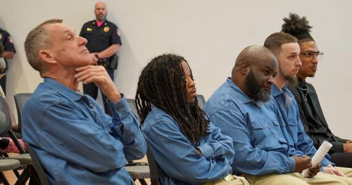 5 Danville Adult Detention Center inmates finish transition program