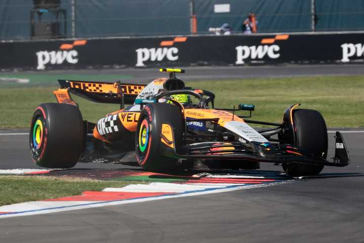 Norris gana en México y le arrebata el liderato a Piastri