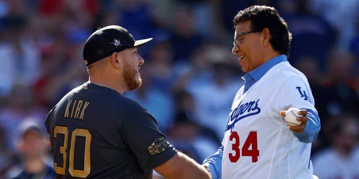 Alejandro Kirk making history for Mexico in World Series