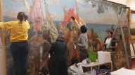 Activistas lanzan pintura roja contra un cuadro de Colón en el Museo Naval de Madrid