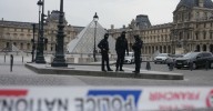 Cinco nuevos detenidos en Francia por el robo en el Louvre
