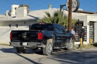Jeep se pasa el alto y choca contra Silverado en José Borunda