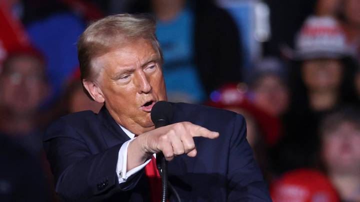 Donald Trump lanza claro mensaje a los latinos: reinstauró este importante día festivo