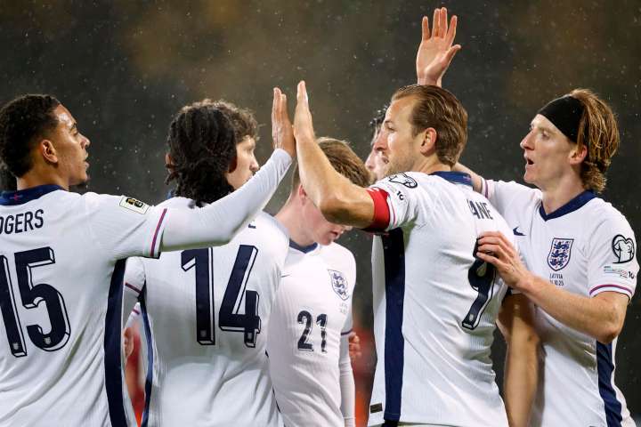 Inglaterra goleó a Letonia para sellar su clasificación al Mundial 2026