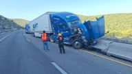 Conductor de Tráiler Resulta Herido al Chocar en Carretera Monterrey