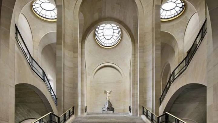 The Louvre reopens 3 days after jewelry theft