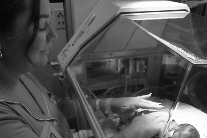 Mom Whose Baby Died in Her Arms Defends Emilie Kiser’s Social Media Return Exclusive