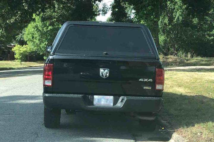 Crean línea para denunciar autos de ICE sin placas en Illinois