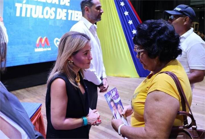 200 familias en Valencia recibieron títulos de tierra