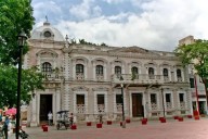 Alerta por posible colapso de balcón en el antiguo concejo de Santa Marta