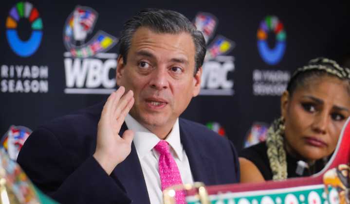 Mauricio Sulaimán promete apoyo emocional para Tashiro Fierro: “Algo está sucediendo”