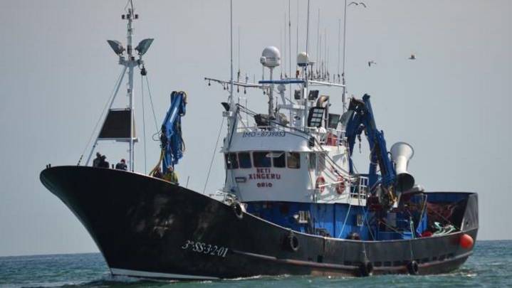 Un presunto motín a bordo de un bonitero vasco deriva en acusaciones de maltrato laboral