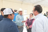 Entrega de tinacos y garrafones en la comunidad de Altavista