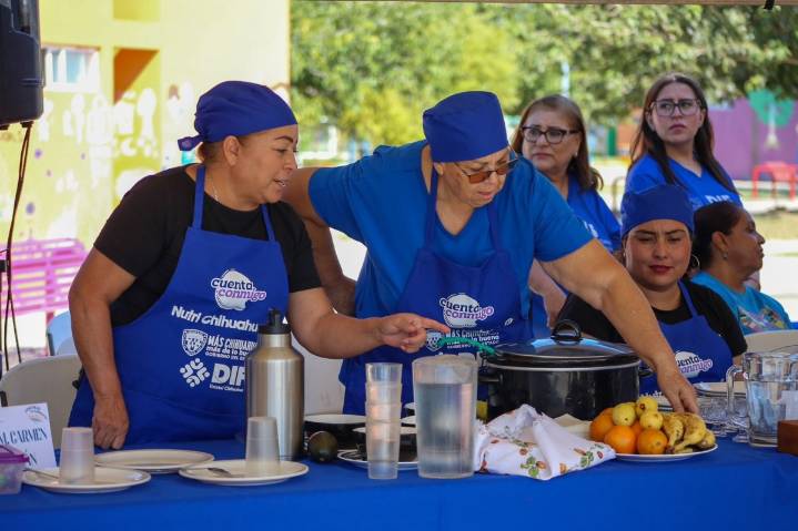 Felicitó Alma Limas de Valenciano a ganadores del concurso de Platillos Saludables organizado por el DIF