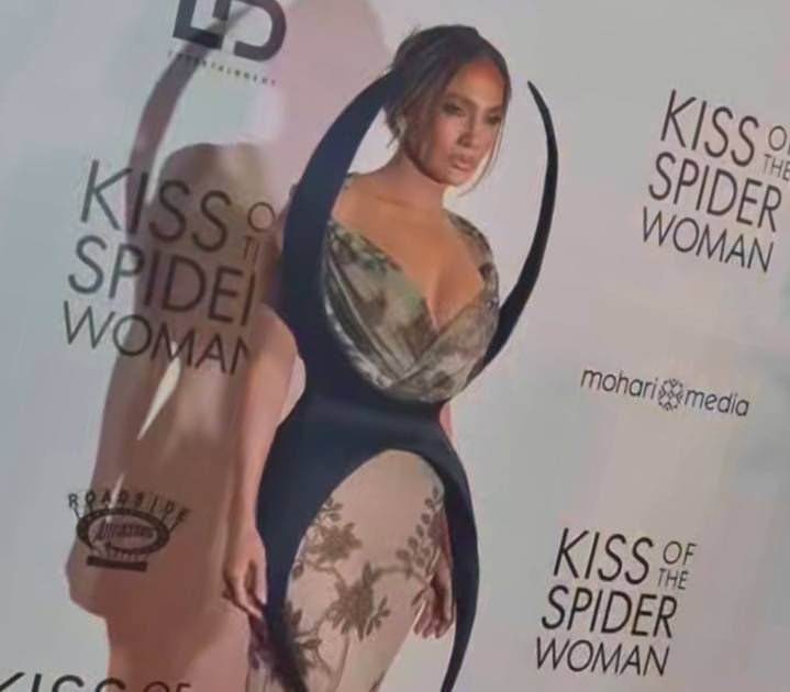 JLo deslumbra en NYC en premiere de Kiss of the Spider Woman