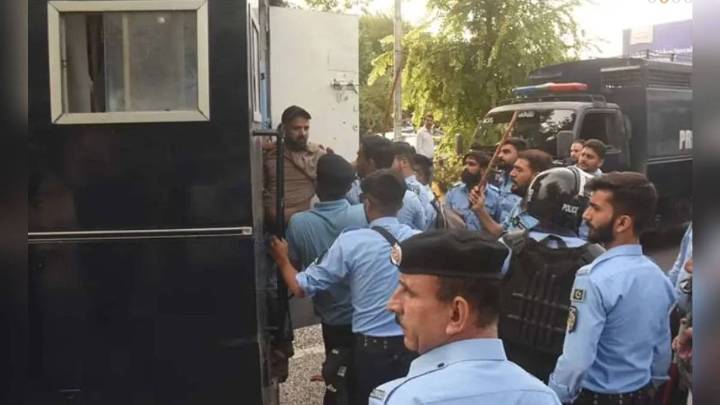 Pakistan Journalists Declare Nationwide 'Black Day' After Police Attack World News
