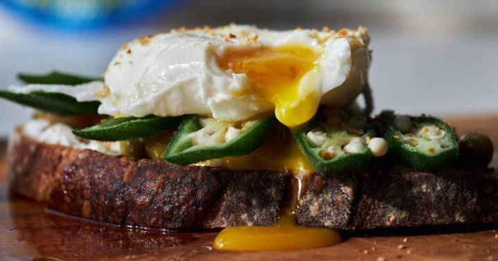 Chef shares simple method to make perfect poached eggs in just one minute