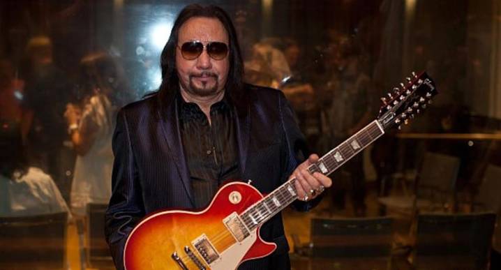 Muere Ace Frehley, guitarrista original de KISS, a los 74 años