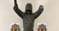 La Policía le requisa a un hombre una talla de Cristo que llevaba por Palencia en una carretilla