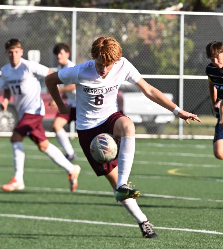 Photo Gallery for the Warren Mott vs. Clawson MAC Gold Division boys soccer game