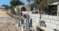 Trabajan a marchas forzadas en la rehabilitación del panteón municipal de Rosarito
