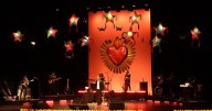 Vivir Quintana cerró gira en Teatro de la Ciudad Esperanza Iris