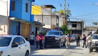 Joven muere electrocutado mientras quitaba material de su casa