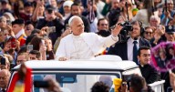 Pope Leo XIV trolls Chicago Cubs at Vatican