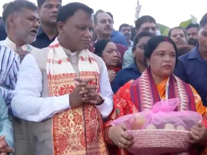 Odisha CM Mohan Charan Majhi performs Chhath Puja rituals