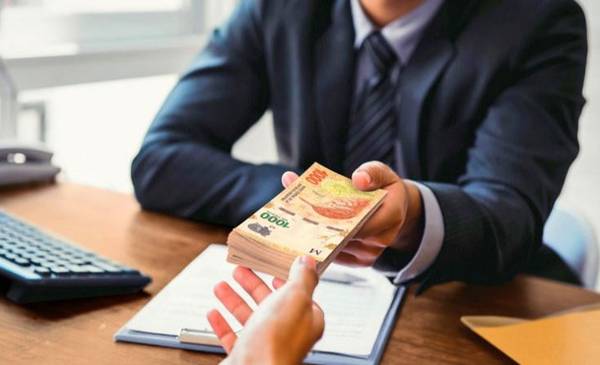 Paritarias pisadas: los salarios privados formales pierden contra la inflación en 2025