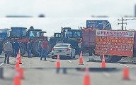 Bloquean productores la carretera Panamericana