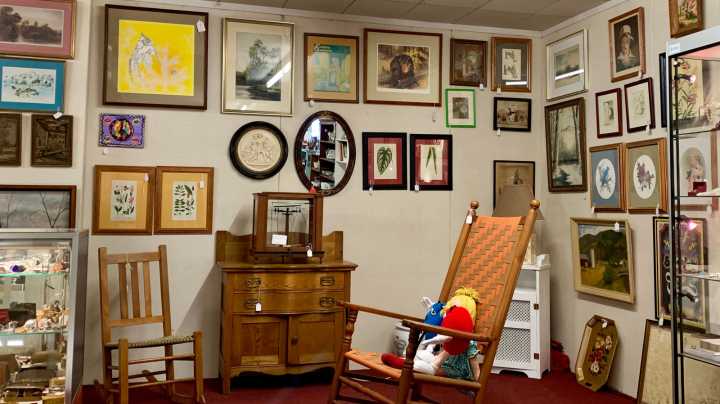 11 Valuable Vintage Wall Art Pieces You Should Be Looking For At Thrift Stores