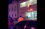 Video.- Arde adorno para la concientización del cáncer de mama