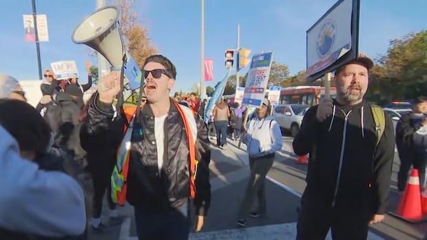Striking college support workers rally in Toronto after negotiations hit a snag