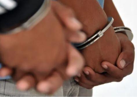 Cerrillos: Le robó el celular a un vecino en la vereda de su casa