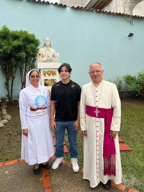 En Valencia colegio Betania agradeció a Dios por Santa Carmen Rendiles