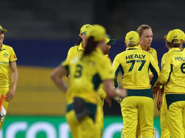 Australia turn the tables to beat Pakistan after losing eight wickets