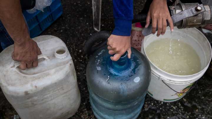 En Unare recogieron agua para sobrellevar la parada de 72 horas