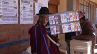 Bolivia acude a las urnas en balotaje histórico para elegir a su nuevo presidente