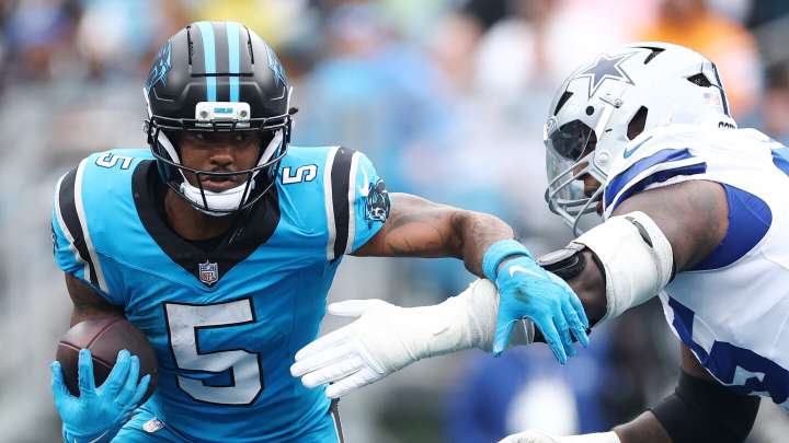 Rico Dowdle gives Panthers a 20-17 lead against his former team