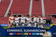 Clima de tensión. El micro de Lanús fue apedreado previo a las semifinales ante la Universidad de Chile, por Sudamericana