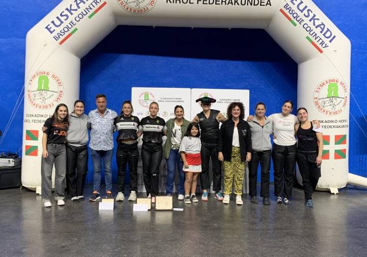 Una harrijasotzaile de Ferrol gana la txapela de Euskal Herria