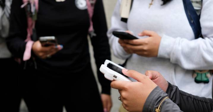 Banning Cellphones in Classrooms Boosts Focus and Test Scores, Finds Study