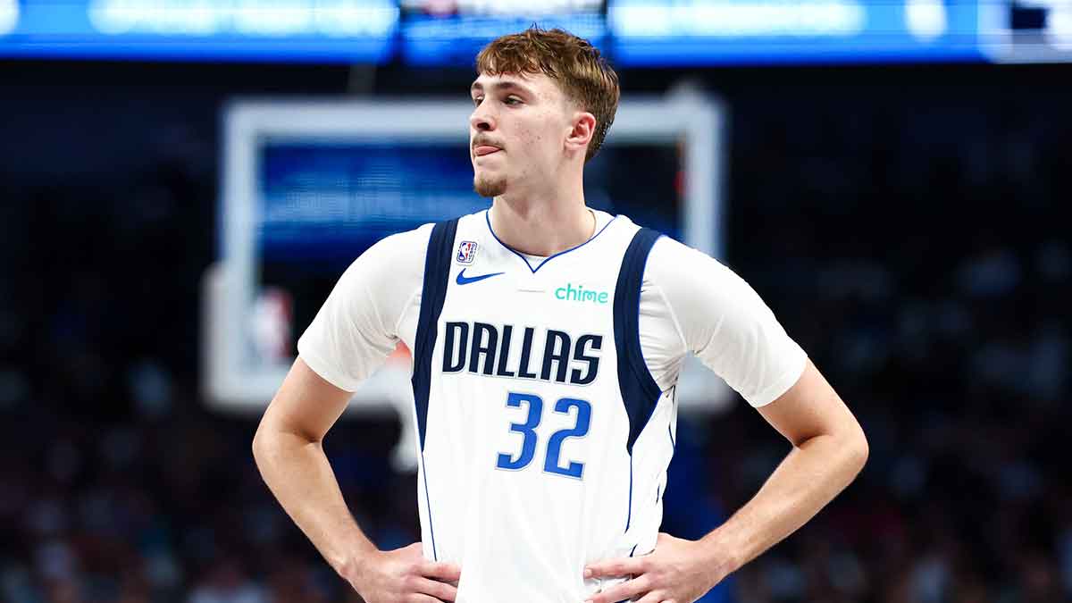 Mavericks’ Cooper Flagg takes time to make kid’s night despite awful NBA debut