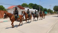 A ‘todo galope’, así patrullan barrios en Arjona