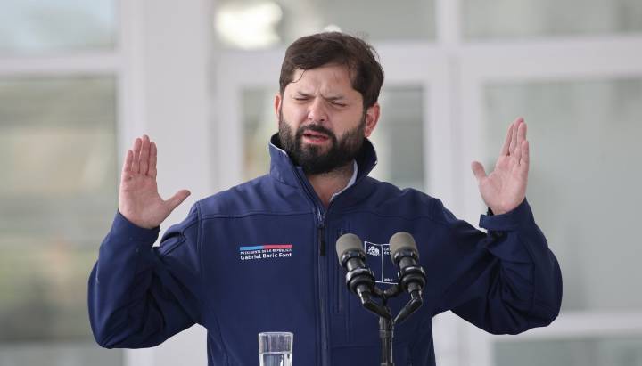 Presidente Boric responde a duras críticas de Kast: "Yo no estoy para polémicas chicas"