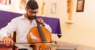Un violonchelo en la cita de “Café de Cámara”
