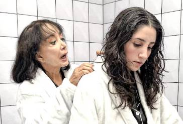 María Antonieta de las Nieves “rejuvenece” en parodia de La Sustancia junto a Paola Montes de Oca
